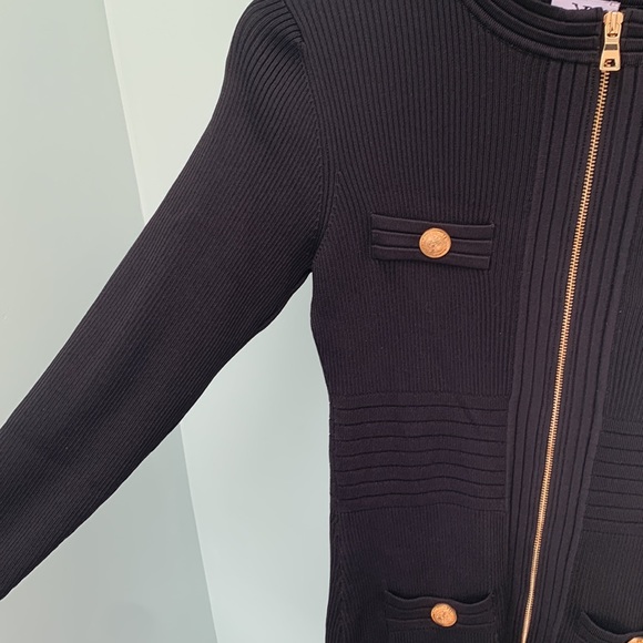 Sweater dress with gold detailing - Picture 4 of 10